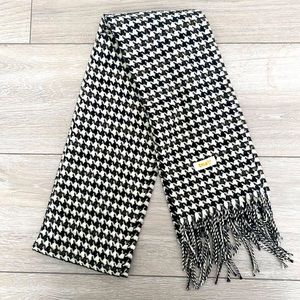 Aritzia: tna houndstooth/black & white checkered scarf
